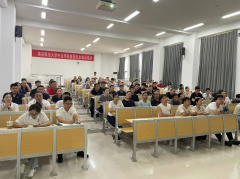 <strong>陈教员组织各学生食堂工做人员进行了食</strong> 